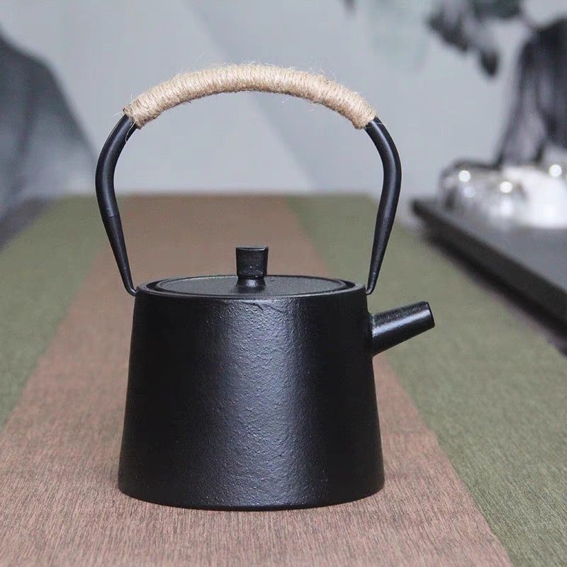 Heat-retaining cast iron tea pot for perfect tea brewing, displayed elegantly.