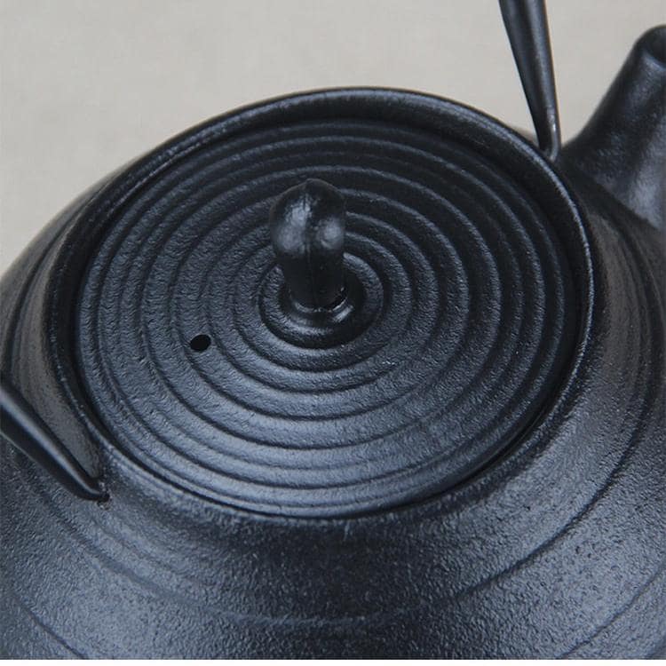 Heat-retaining black teapot for tea enthusiasts