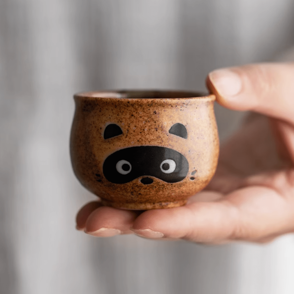 Unique sake set with hand-painted details for casual gatherings.
