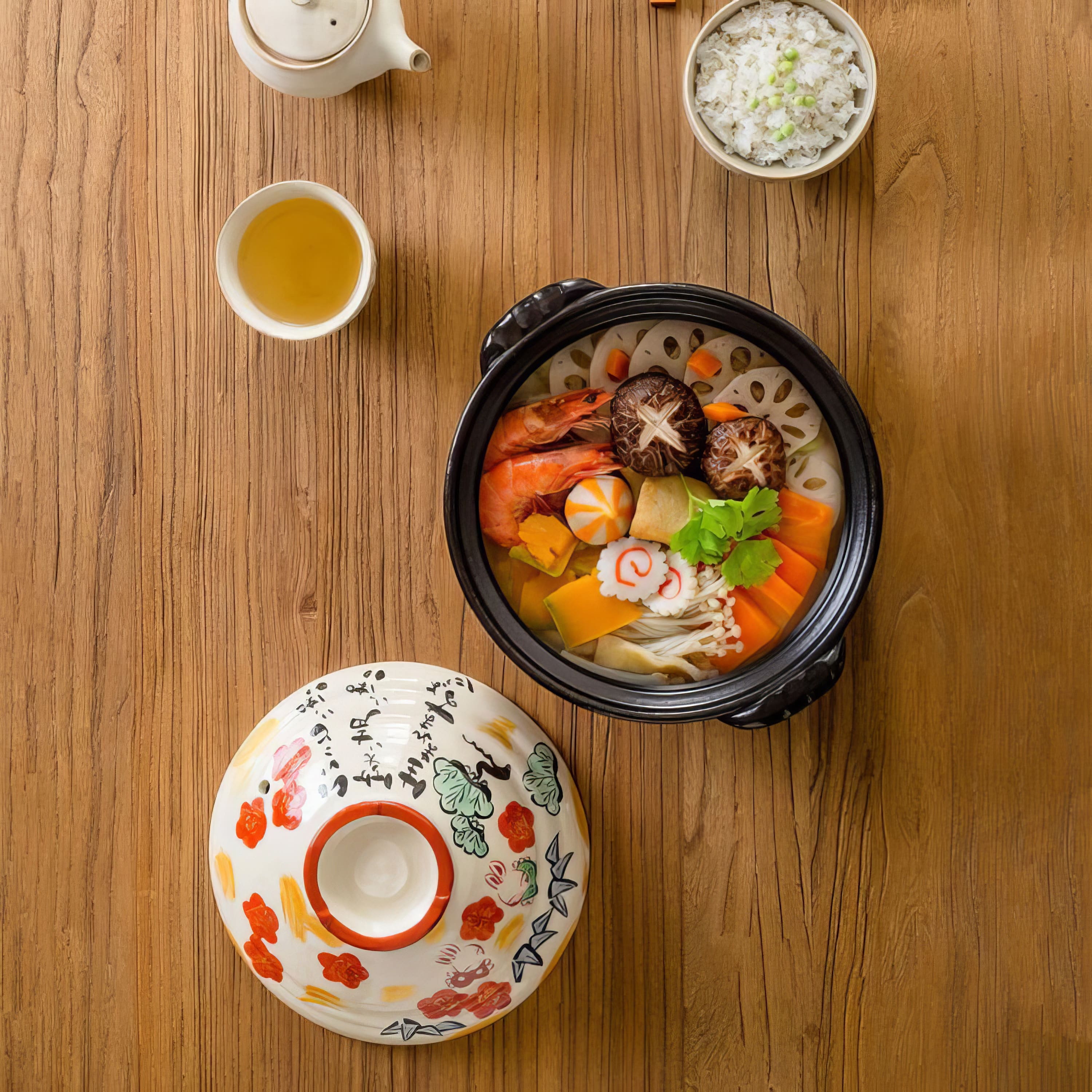 Hand-painted Japanese Yutachi Kiln casserole pot with lid.