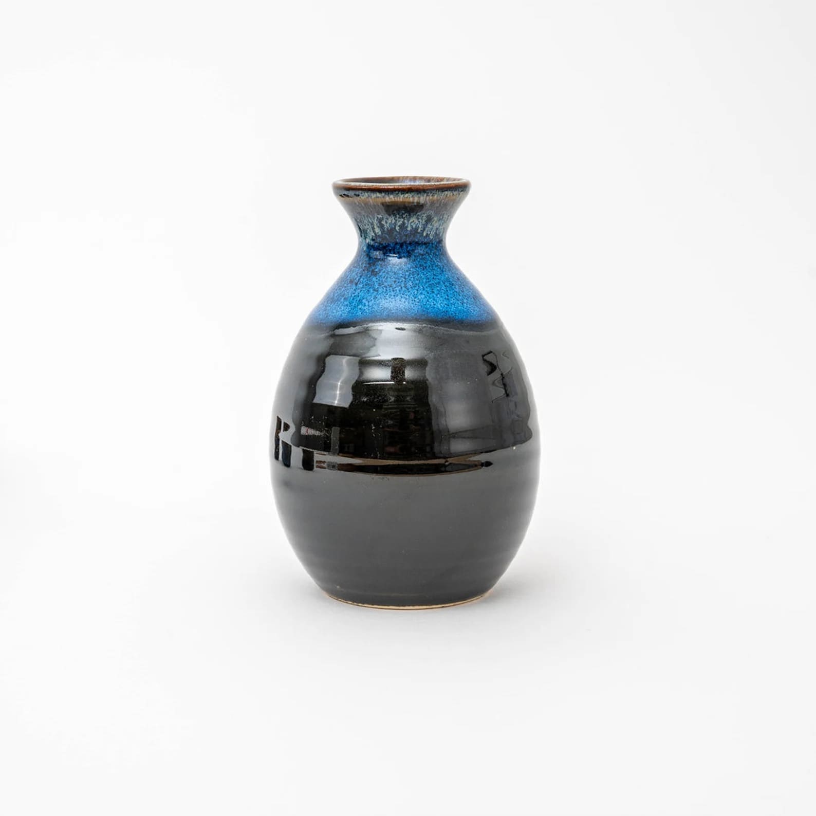 Premium sake drinking set showcasing unique glazing