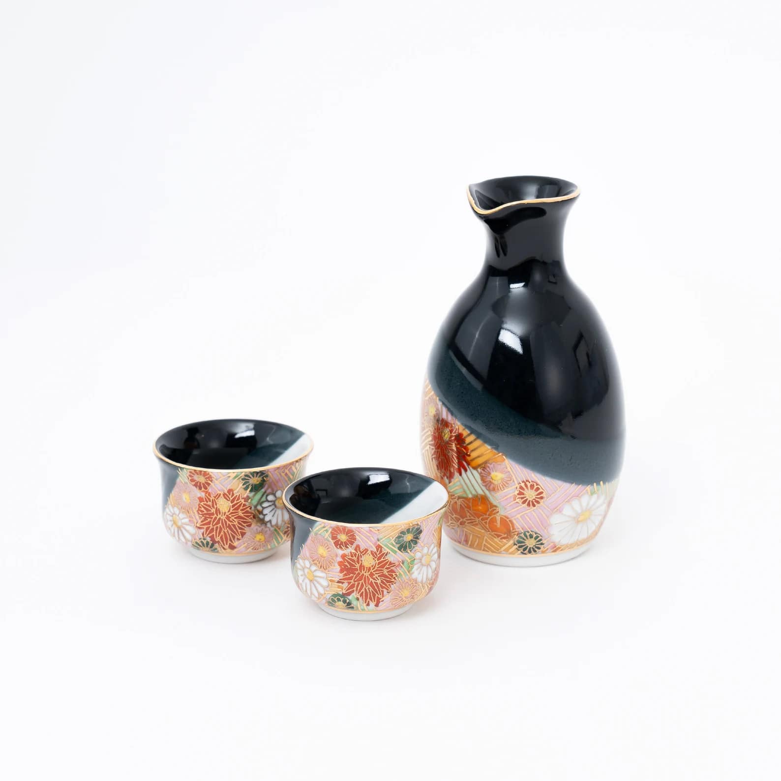 Close-up of delicate brushstrokes on a premium sake drinking set