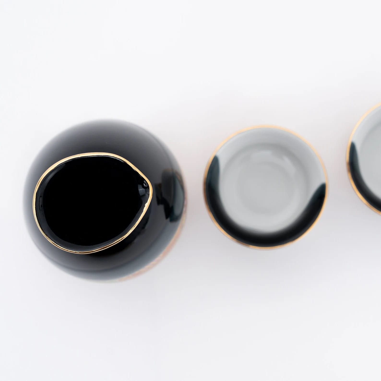 Hand-Painted Kutani Sake Set – Elegance in Every Sip